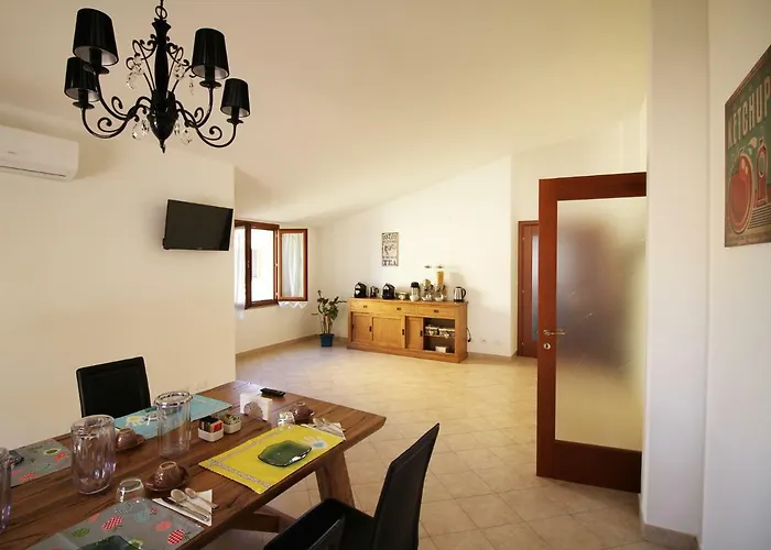 Aqui Bed & Breakfast *