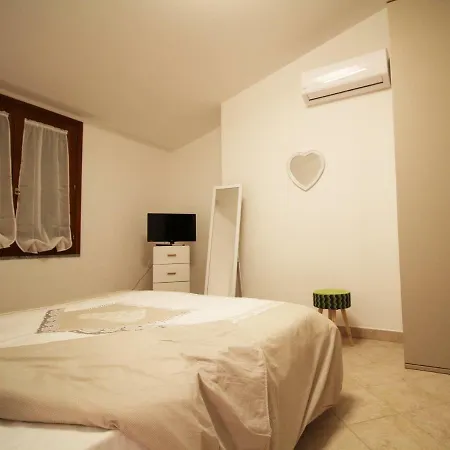 Aqui Bed & Breakfast *